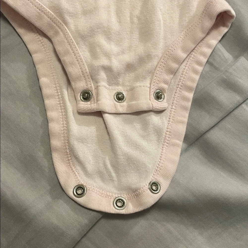 Carter’s long sleeves pink bear bodysuit